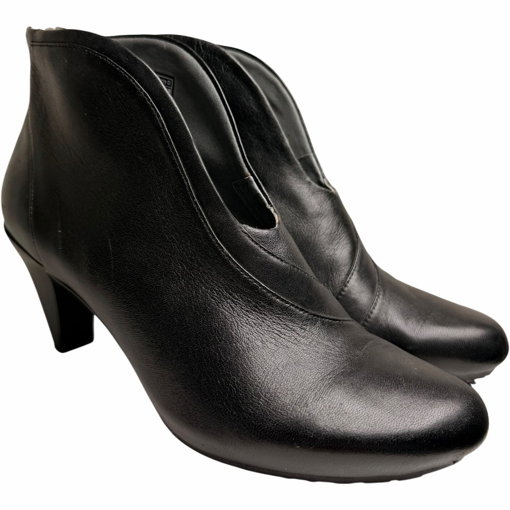 Tsubo Myla Black Leather Ankle Booties Comfort Kitten Heel Boots Womens 7 Office